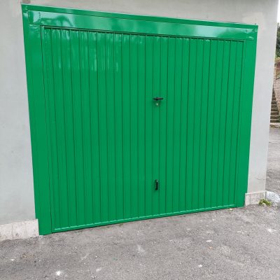 Porta basculante verniciata